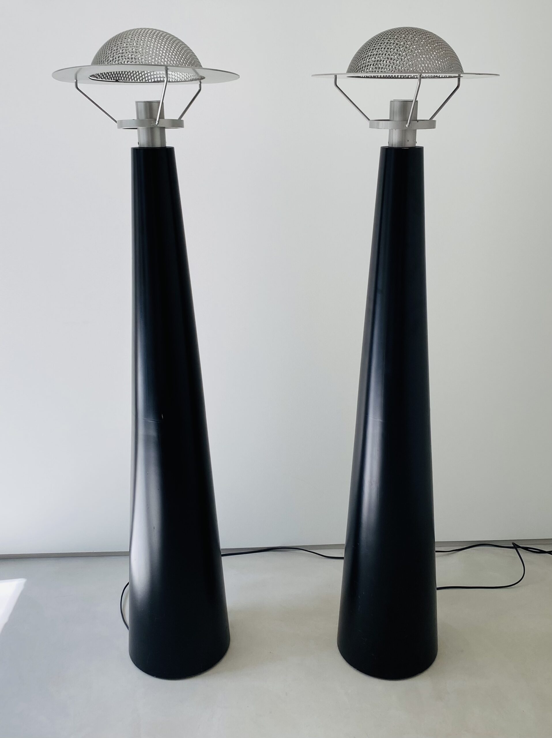"Dear Fausto" floor lamp by Shigeru Uchida - Image 11