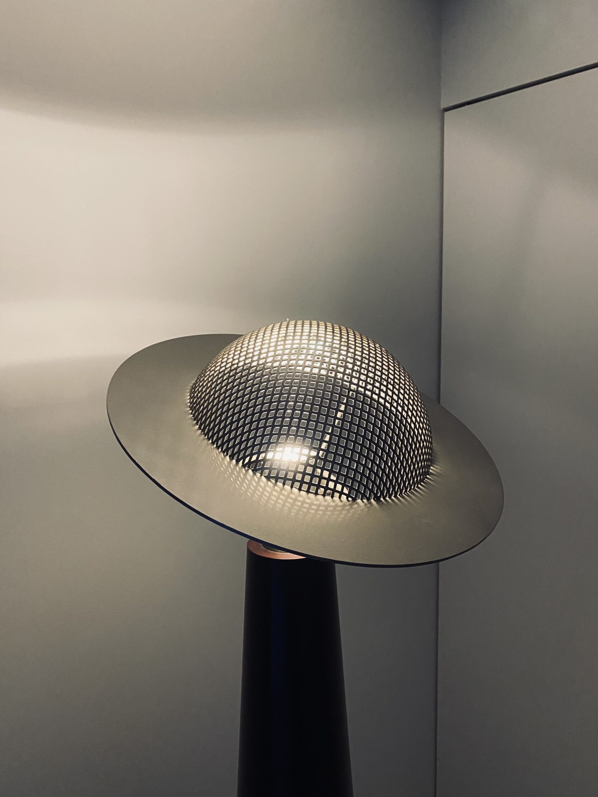 "Dear Fausto" floor lamp by Shigeru Uchida - Image 2