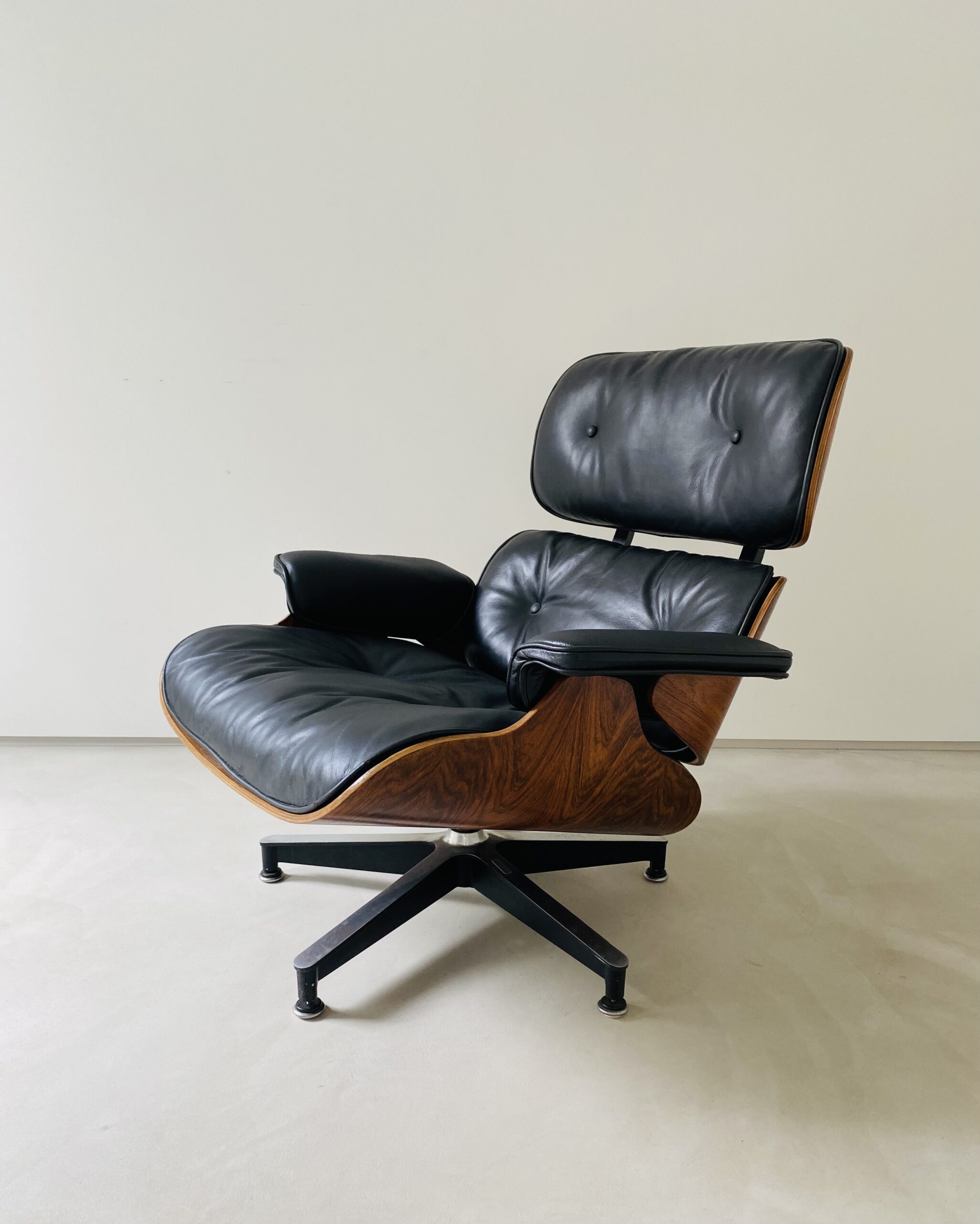 eames_1st_generation_lounge_chair_kristof_de_sy