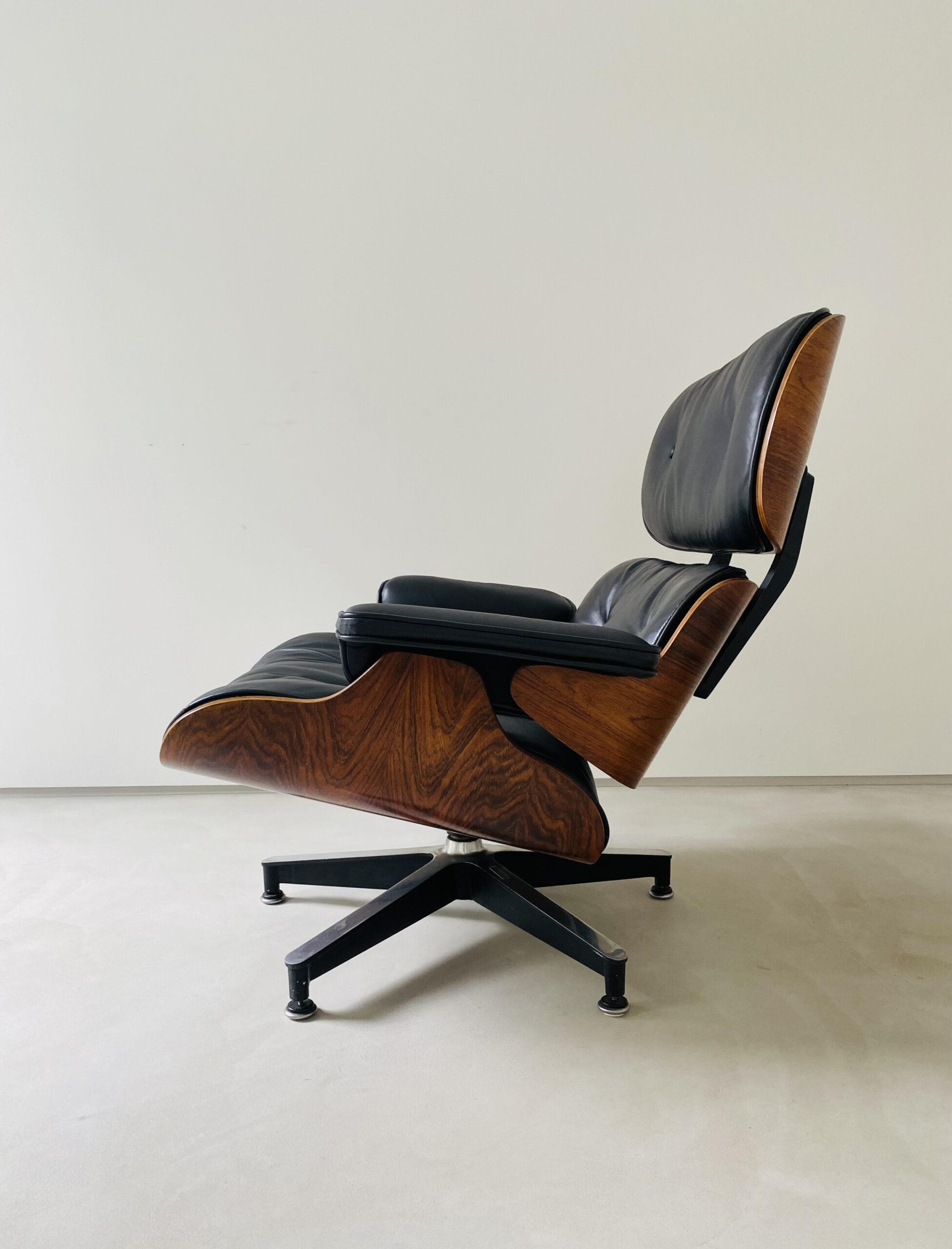 Early Eames Lounge Chair by Charles & Ray Eames for Herman Miller - Image 4